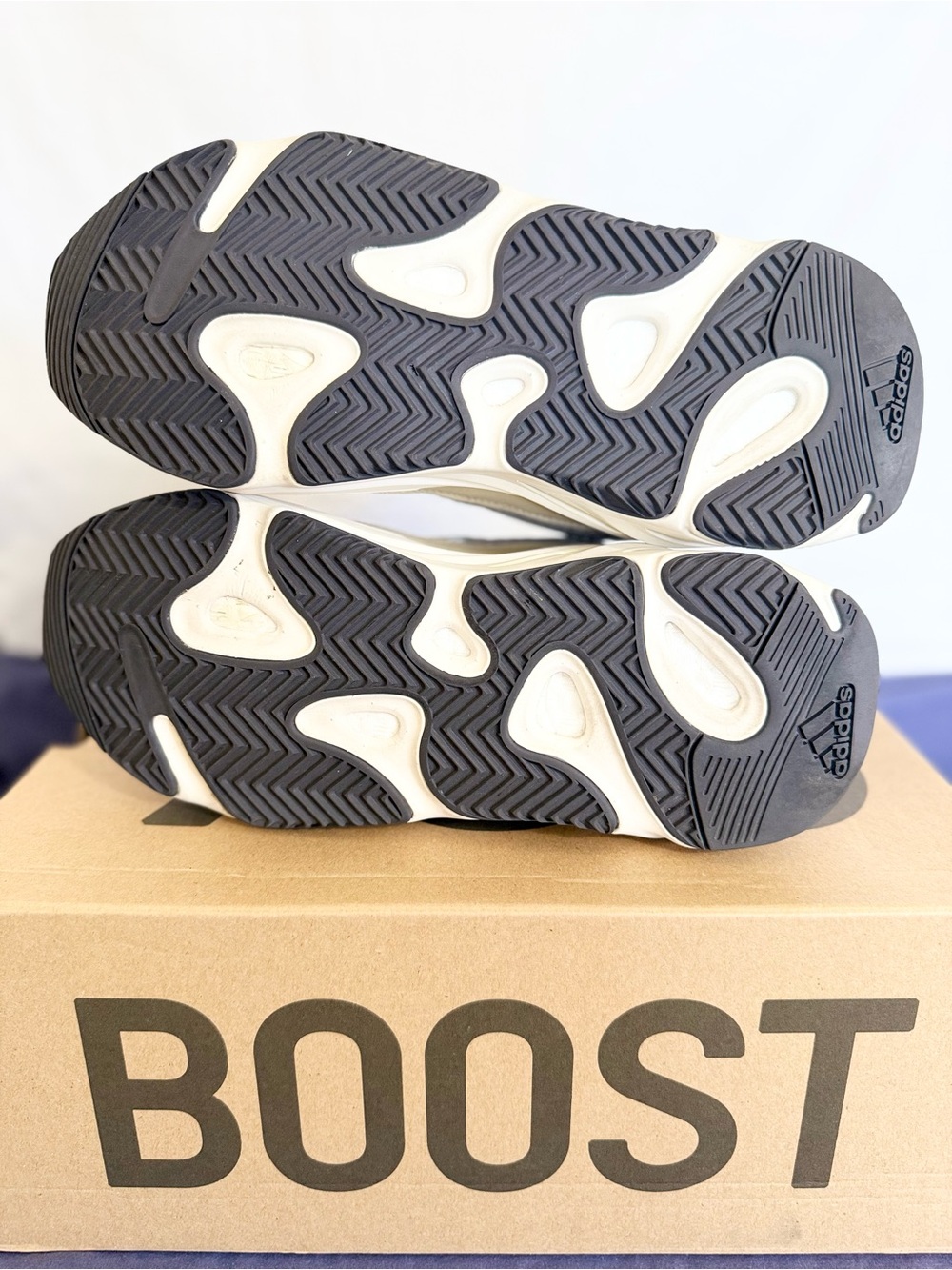AUTHENTIC Adidas Yeezy Boost 700 V2 Cream size 10 GY7924 2021 PRE-OWNED w/ box - Picture 6 of 9